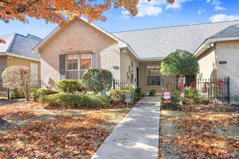 Photo of 2956 Magazine Dr Dr, Baton Rouge, LA 70816 (MLS # BR2026002636)