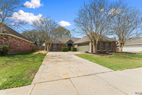 Photo of 3988 Meadow Ridge Dr Dr, Baton Rouge, LA 70817 (MLS # BR2026004040)