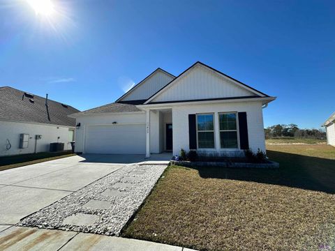 Photo of 13420 Marsala Ct Ct, Baton Rouge, LA 70817 (MLS # BR2026013634)