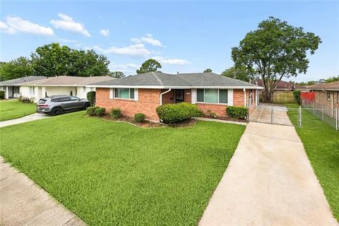 Photo of 4726 Hauck Drive Dr, New Orleans, LA 70127 (MLS # NO2563498)