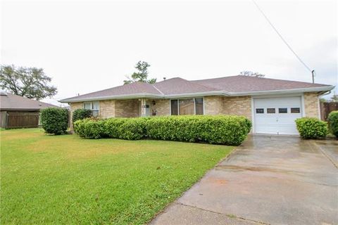 Photo of 1328 Avenue F Avenue, Marrero, LA 70072 (MLS # NO2545098)