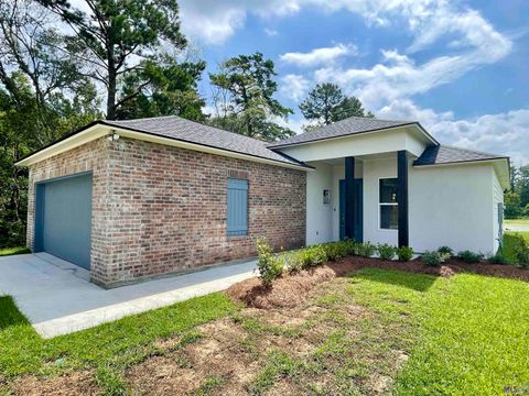 Photo of 9674 Brookfield Ave Ave, Denham Springs, LA 70726 (MLS # BR2026008504)
