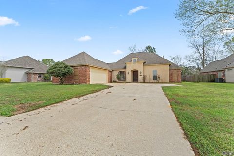 Photo of 3055 Shadow Hill Dr Dr, Baton Rouge, LA 70816 (MLS # BR2026004442)