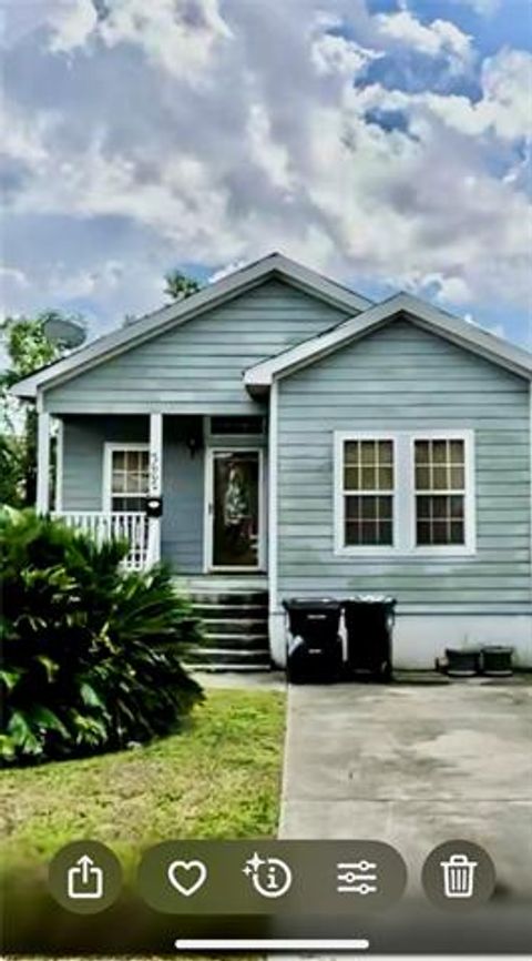 Photo of 2662 Myrtle Street St, New Orleans, LA 70122 (MLS # NO2547496)