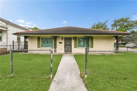 Photo of 3434 Bruxelles Street St, New Orleans, LA 70122 (MLS # NO2556027)