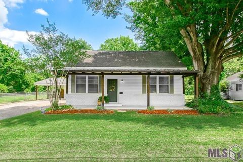 Photo of 110 St Jude St St, New Roads, LA 70760 (MLS # BR2026007127)