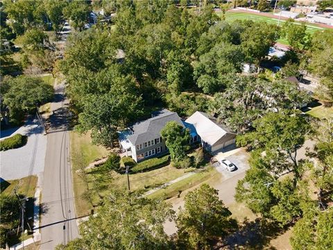 Photo of 813 S Jahncke Avenue Ave, Covington, LA 70433 (MLS # NO2522385)