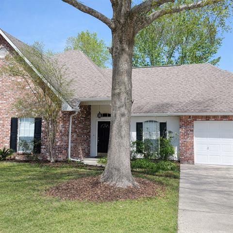 Photo of 926 Armand Street St, Mandeville, LA 70448 (MLS # NO2547942)