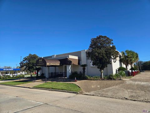 Photo of 9230 Cortana Pl Pl, Baton Rouge, LA 70815 (MLS # BR2026004578)