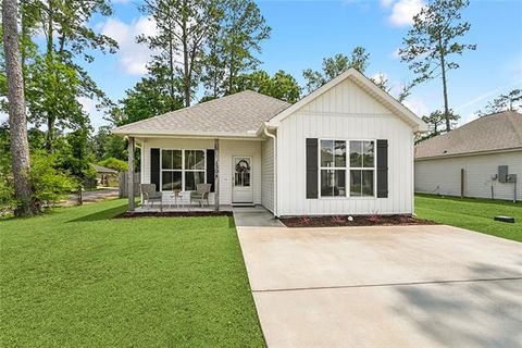 Photo of 1504 Penrose Street St, Mandeville, LA 70448 (MLS # NO2535810)