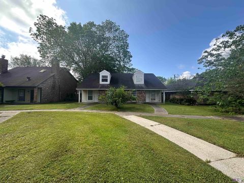 Photo of 1476 Sharlo Ave Ave, Baton Rouge, LA 70820 (MLS # BR2026007120)