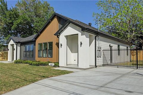 Photo of 2027-2029 W Beauregard Street, Chalmette, LA 70043 (MLS # NO2546792)