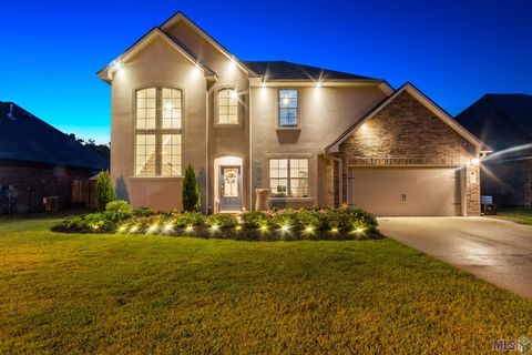 Photo of 8827 Tatler St St, Denham Springs, LA 70706 (MLS # BR2026003508)