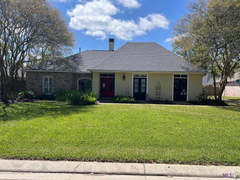 Photo of 7852 Clairewood Ct CT, Baton Rouge, LA 70808 (MLS # BR2026012622)