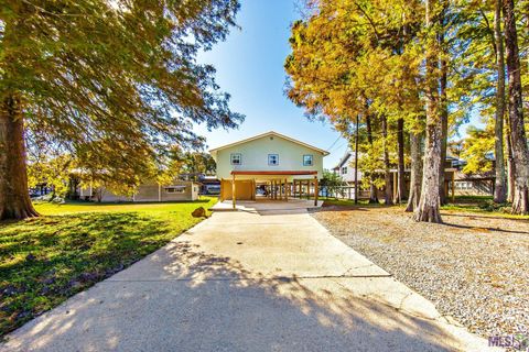 Photo of 31734 Shelton Dr Dr, Springfield, LA 70462 (MLS # BR2025021082)