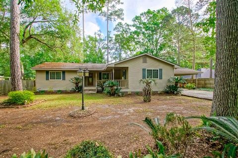 Photo of 1909 Mcnamara Street St, Mandeville, LA 70448 (MLS # NO2550928)