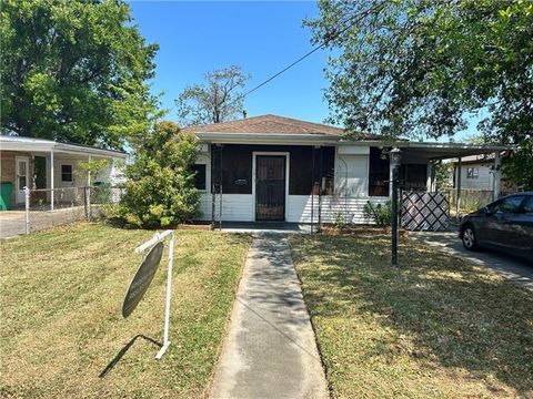 Photo of 1613 Stafford Street St, Gretna, LA 70053 (MLS # NO2546653)