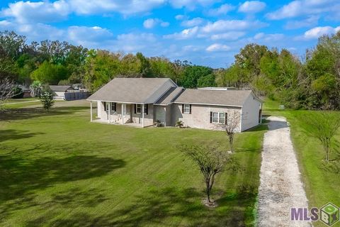 Photo of 39076 David Dr Dr, Prairieville, LA 70769 (MLS # BR2026002230)