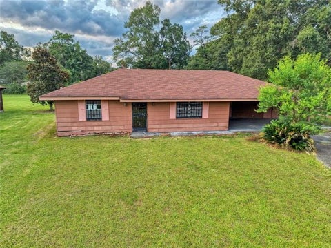 Photo of 1907 Davenport Avenue AVE, Bogalusa, LA 70427 (MLS # NO2570793)