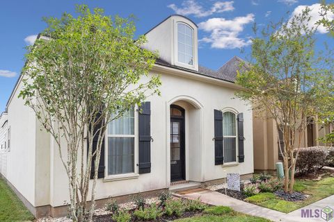 Photo of 14449 Royal Villa Dr Dr, Baton Rouge, LA 70810 (MLS # BR2026002210)