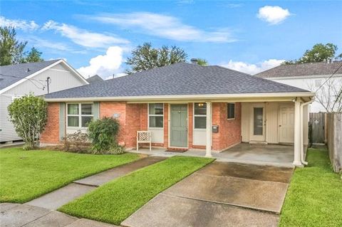 Photo of 561 E William David Drive Pkwy, Metairie, LA 70005 (MLS # NO2542704)