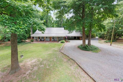 Photo of 7000 Barrow Creek Dr Dr, St. Francisville, LA 70775 (MLS # BR2026007999)