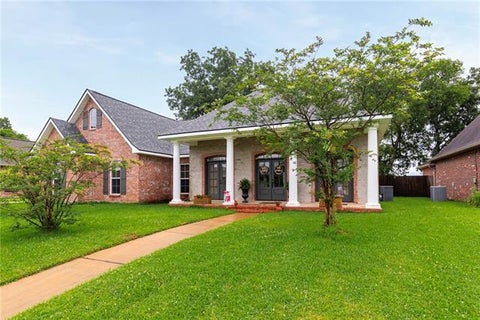 Photo of 216 Grand Lakes Boulevard BLVD, Alexandria, LA 71303 (MLS # CN2563396)