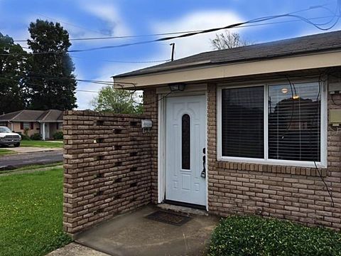 Photo of 3620 E Bode Parkway Pkwy, Metairie, LA 70001 (MLS # NO2543435)