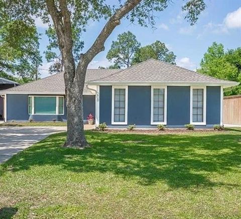 Photo of 208 Bedford Street St, Laplace, LA 70068 (MLS # NO2542497)