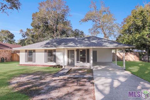 Photo of 911 Hatchell Ln Ln, Denham Springs, LA 70726 (MLS # BR2026006361)