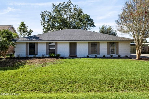 Photo of 111 Bonvillian Street, Lafayette, LA 70501 (MLS # 2600009418)