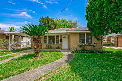 Photo of 433 Olive Avenue Ave, Harvey, LA 70058 (MLS # NO2551933)