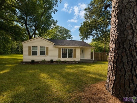 Photo of 215 N River Rd Rd, Denham Springs, LA 70726 (MLS # BR2026015068)