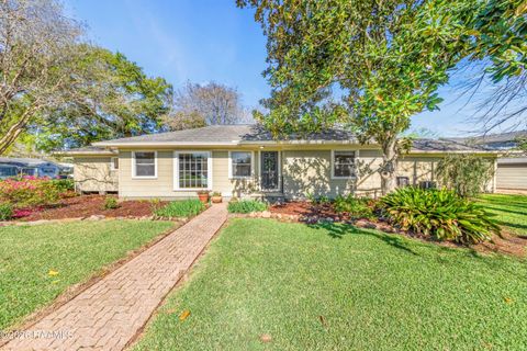 Photo of 601 Napoleon Avenue, New Iberia, LA 70563 (MLS # 2600002012)