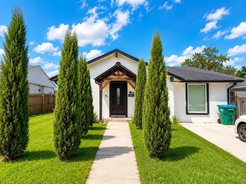 Photo of 3505 W Loyola Drive Dr, Kenner, LA 70065 (MLS # NO2559565)
