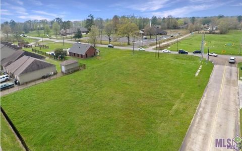 Photo of 3526 Sherwood Forest Dr, Baton Rouge, LA 70814 (MLS # BR2026005514)