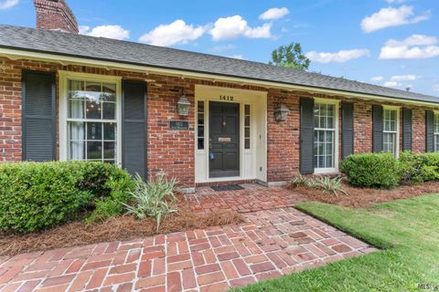 Photo of 1412 S Woodhaven St ST, Baton Rouge, LA 70815 (MLS # BR2026009805)