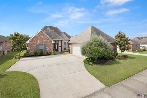Photo of 17000 Bentons Ferry Ave Ave, Greenwell Springs, LA 70739 (MLS # BR2026009948)