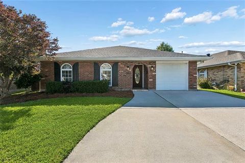 Photo of 4604 Young Street St, Metairie, LA 70006 (MLS # NO2549241)