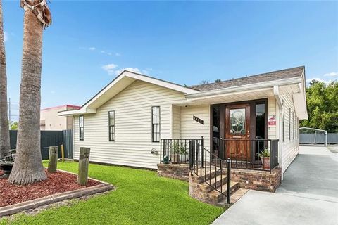 Photo of 1827 Old Spanish Trail TRL, Slidell, LA 70458 (MLS # NO2556842)