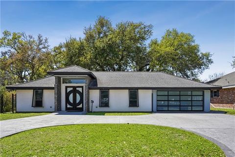 Photo of 10012 Idlewood Place Pl, River Ridge, LA 70123 (MLS # NO2548650)