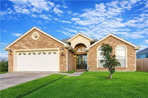 Photo of 5011 Blue Ash Drive Dr, New Orleans, LA 70128 (MLS # NO2542297)