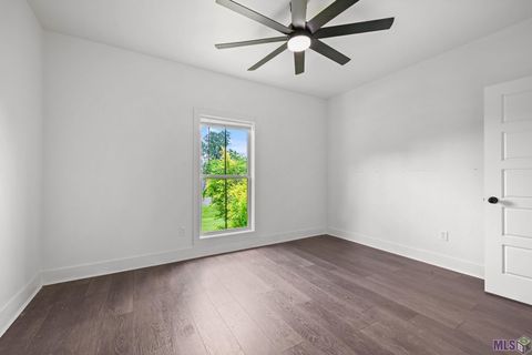 Photo of 7645 Kristene Ave Ave, Zachary, LA 70791 (MLS # BR2026012493)