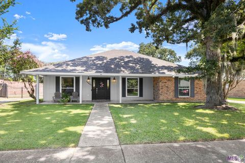 Photo of 14521 Chimneywood Ave AVE, Baton Rouge, LA 70816 (MLS # BR2026012508)