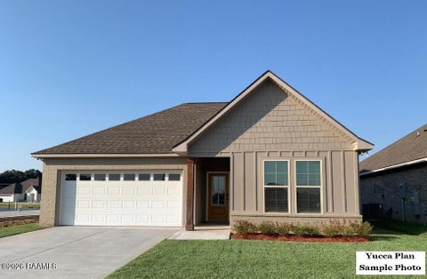 Photo of 106 Crescent Row, Broussard, LA 70518 (MLS # 2600005565)