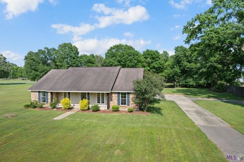 Photo of 22920 Elberta Ln Ln, Zachary, LA 70791 (MLS # BR2026008040)