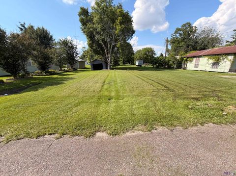 Photo of 416 California Ave, Port Allen, LA 70767 (MLS # BR2026010264)