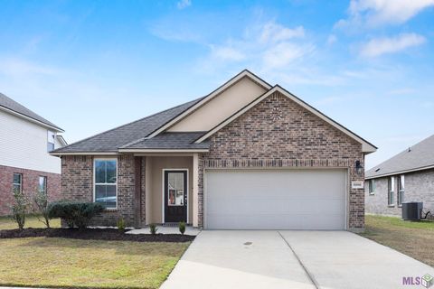 Photo of 8886 Cherry Laurel Ave Ave, Zachary, LA 70791 (MLS # BR2026000364)