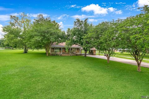 Photo of 5519 Elm Grove Rd RD, Port Allen, LA 70767 (MLS # BR2026009815)
