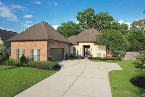Photo of 16012 Magnolia Trace Pkwy PKWY, Baton Rouge, LA 70817 (MLS # BR2026010444)